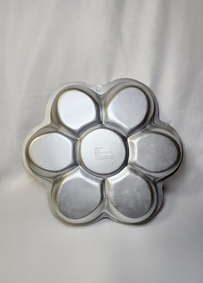 Dancing Daisy Flower Cake Pan