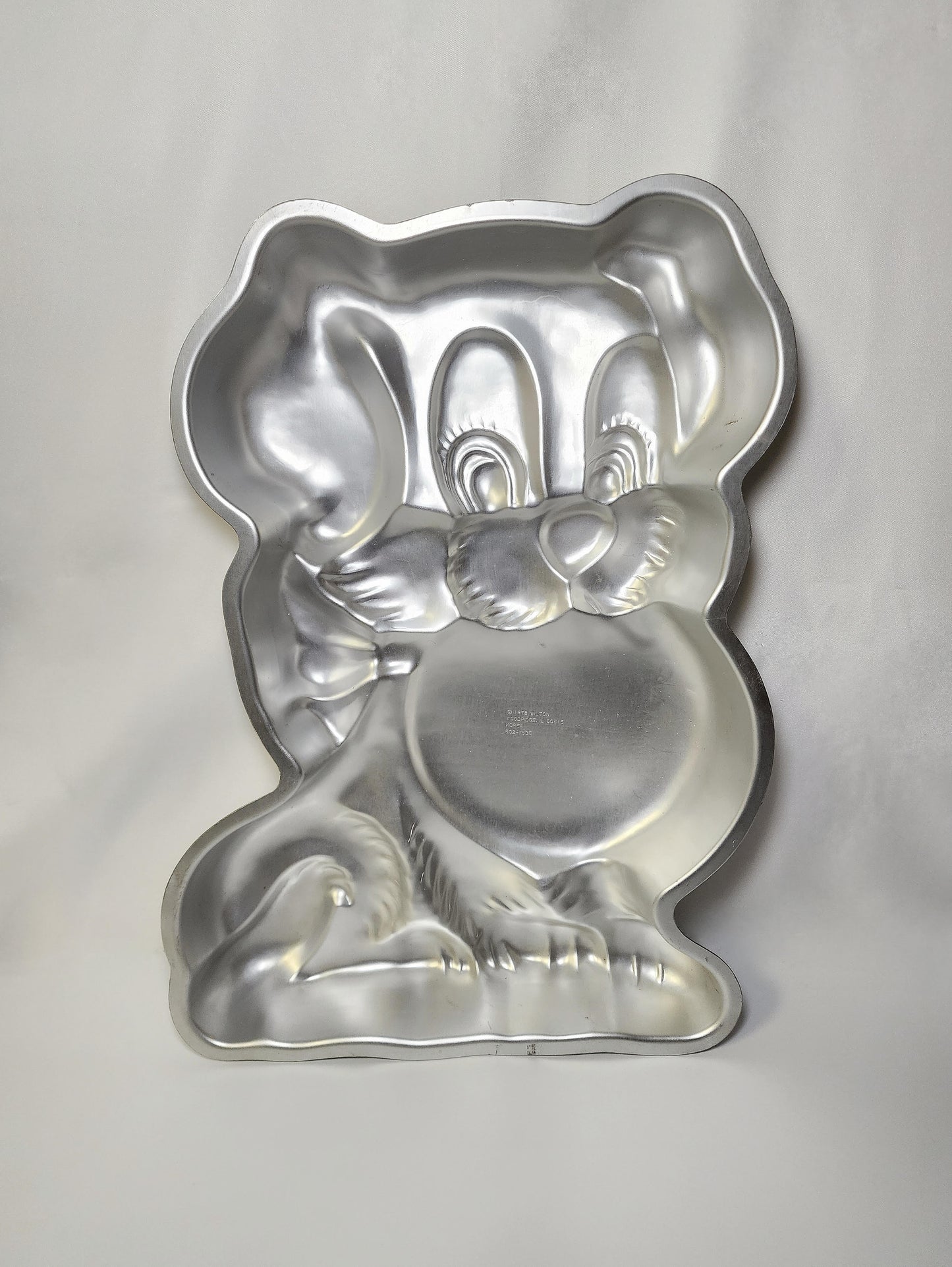 Dog With Frisbee Cake Pan