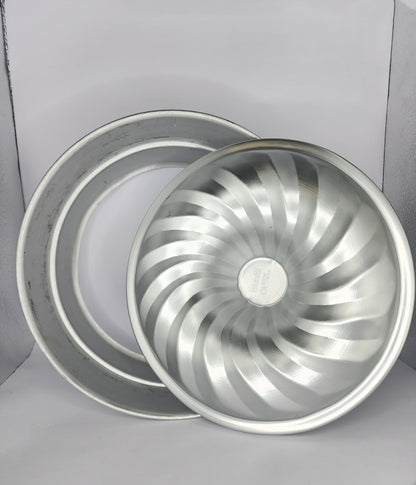 Cake Ring With A Bundt Insert Pan